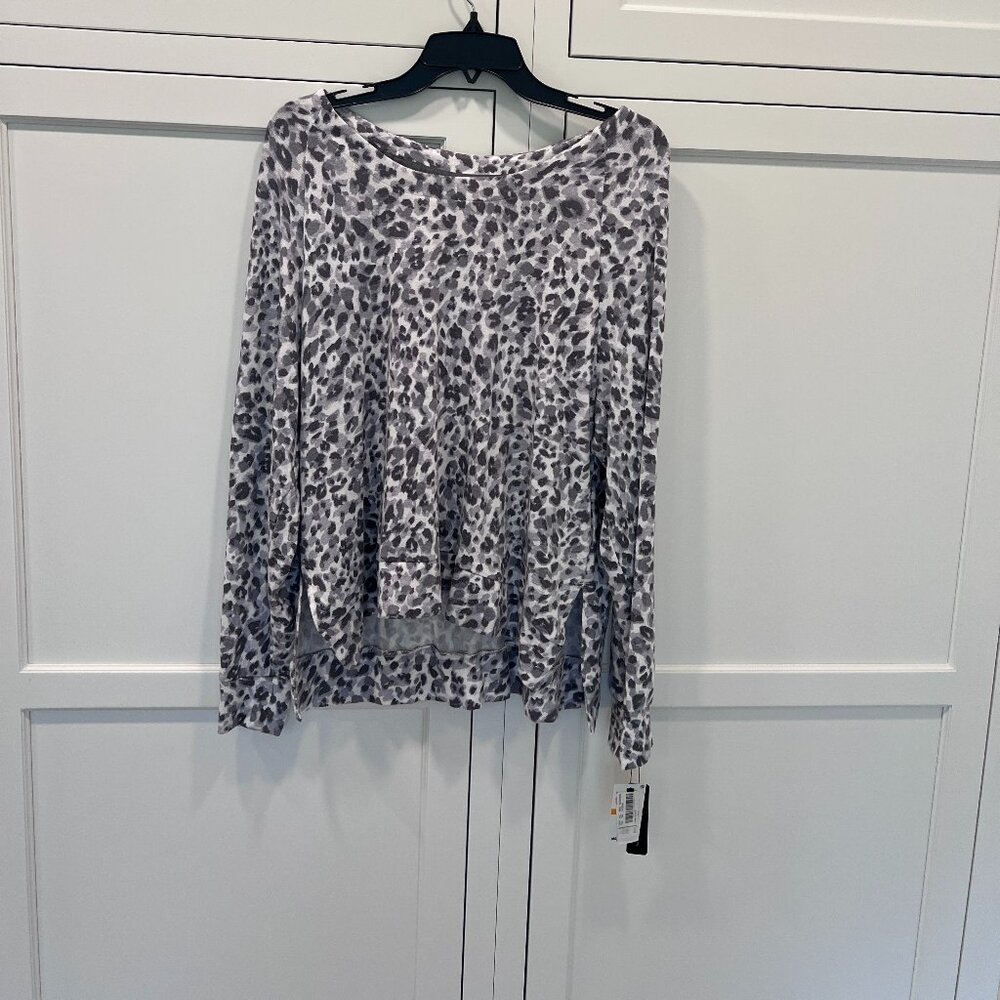 Donna Karan Sleepwear top, size small, nwt